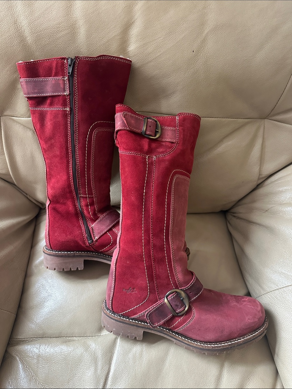 Women’s Red zip-Up Mid-Calf Buckle Boots